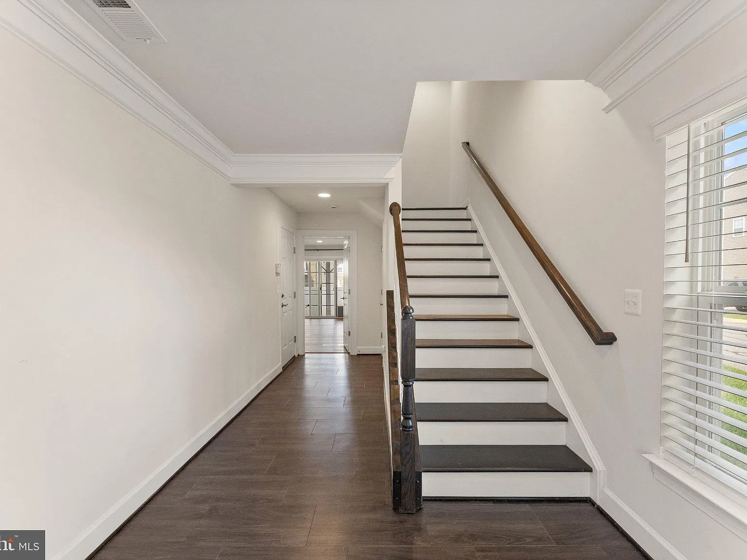 3 bed, 3.5 bath, 2300 sqft, $3,200 — Photo 3