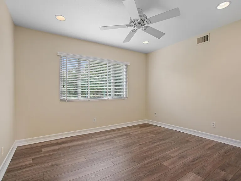 1672 Wellington Pl — Photo 23