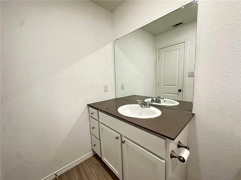 1203 Athena Dr — Photo 23