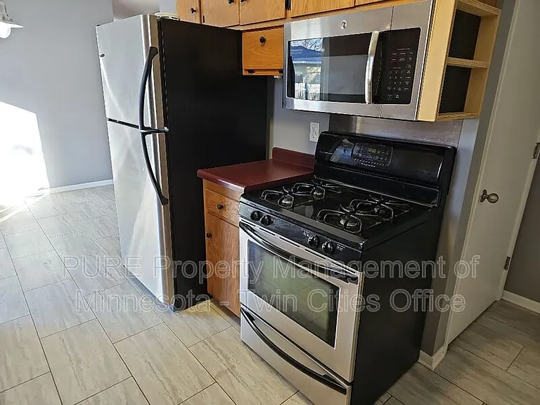 1617 Flag Ave N — Photo 1