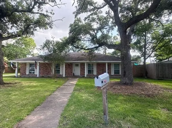 5007 Meadow Lark Ln, Dickinson, TX 77539