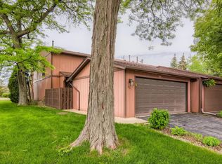 203 Chicory Ct, Buffalo Grove, IL 60089