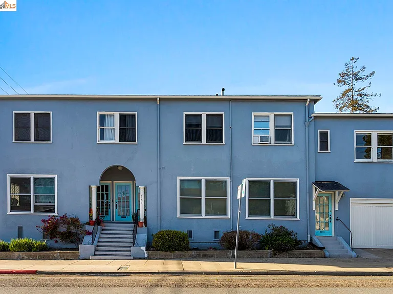 2201 Derby St #1 — Photo 7