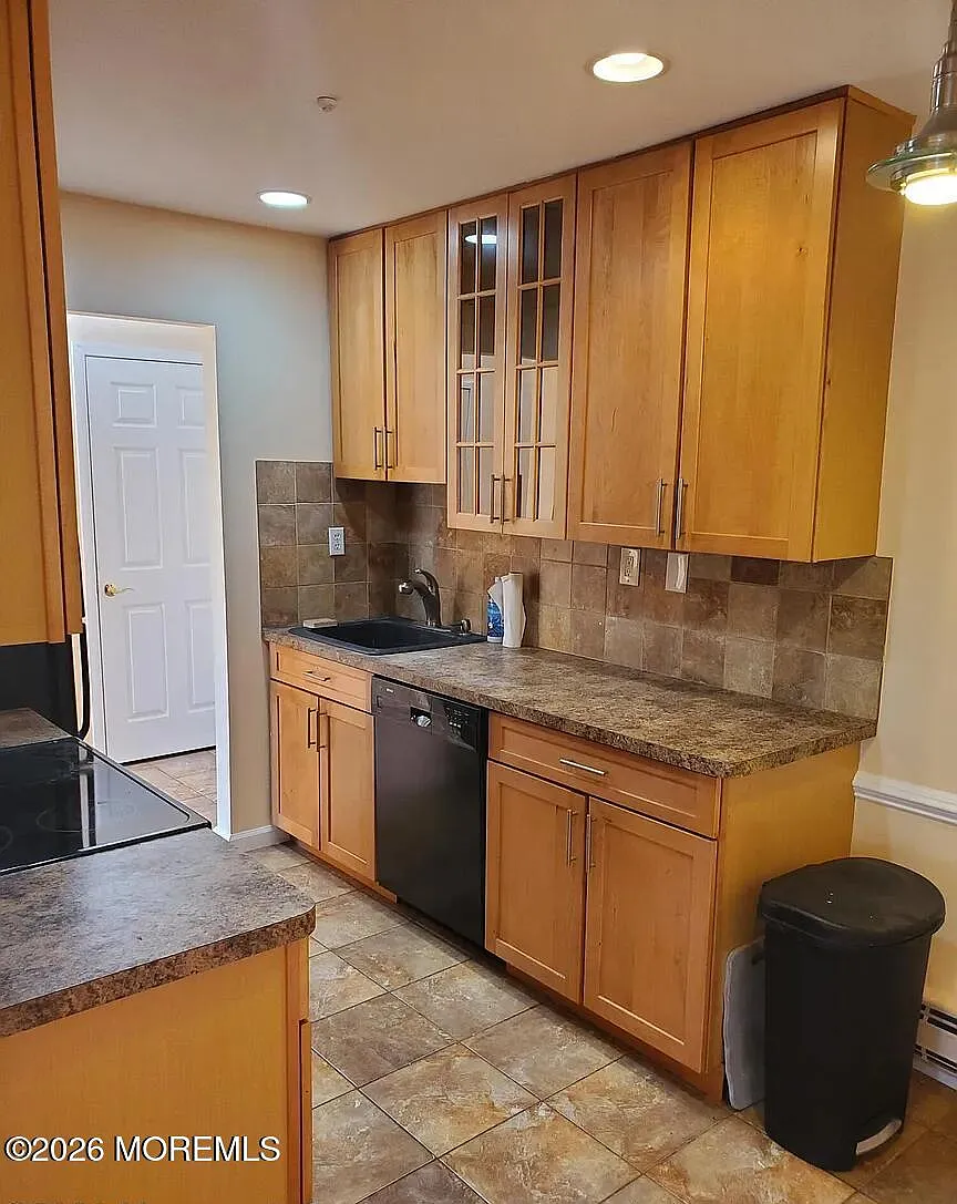 1 bed, 920 sqft, $2,000 — Photo 2