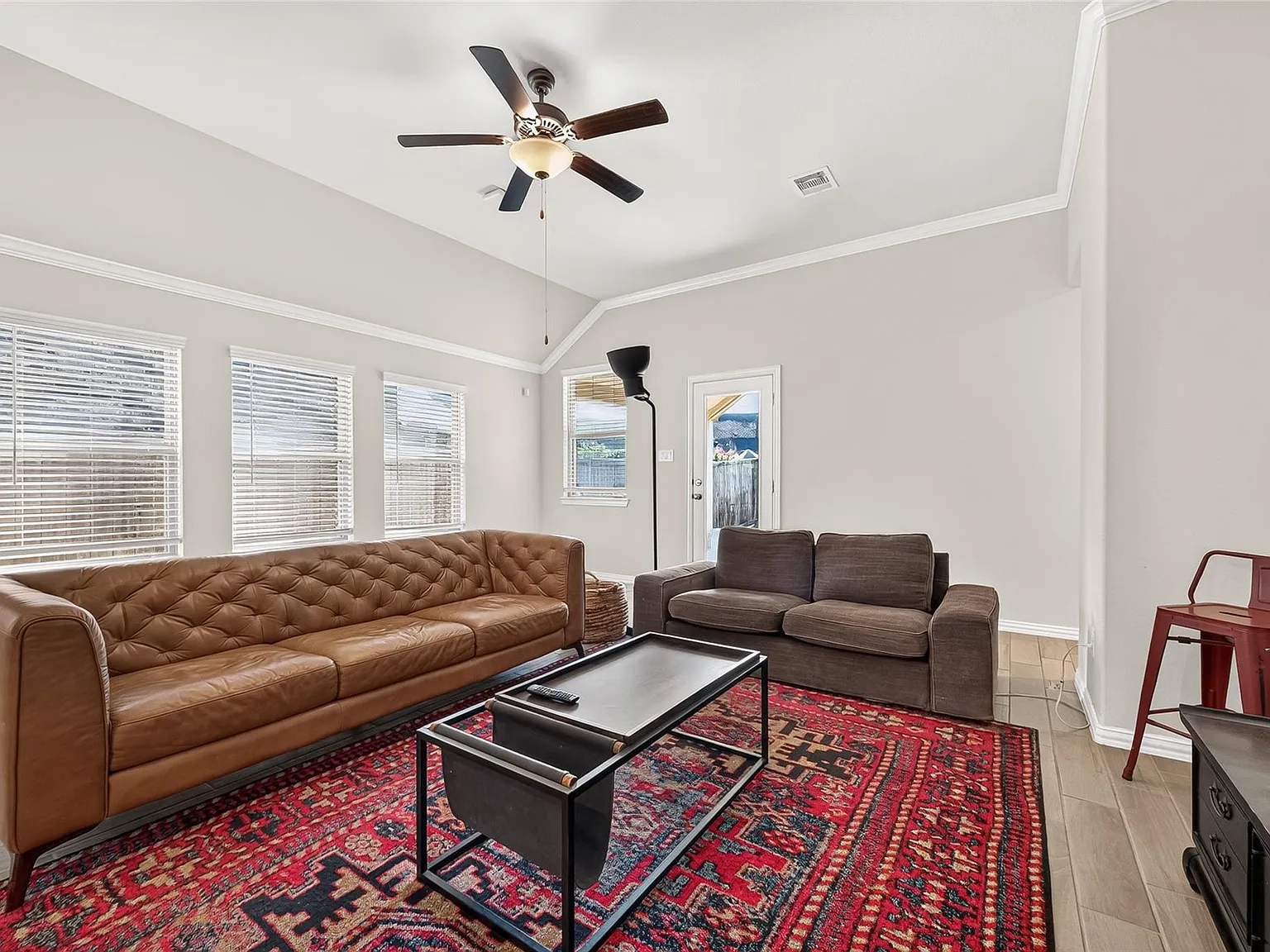 3 bed, 2.0 bath, 2029 sqft, $2,500 — Photo 4