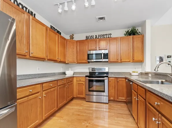 631 East St Unit C202, Mansfield, MA 02048