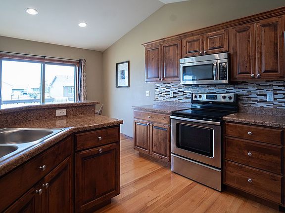 4th image of 4571 Meadow Creek Dr