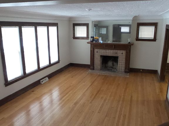 3rd image of 4348 Sturtevant St