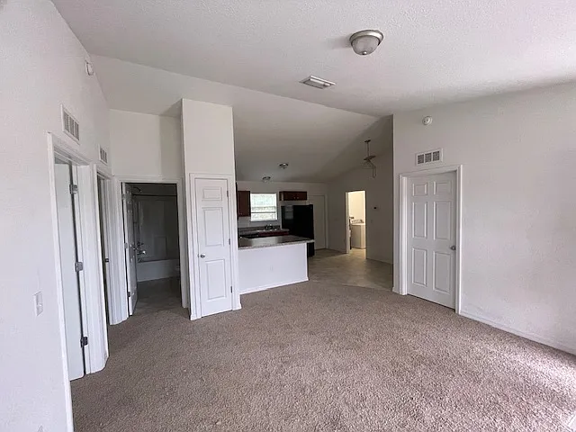 3 bed, 1014 sqft, $1,600 — Photo 1