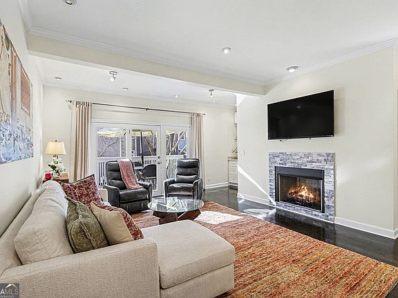 2nd image of 8 Alston Pl NE