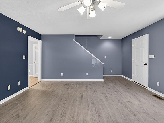 4th image of 1016 Middle View Dr