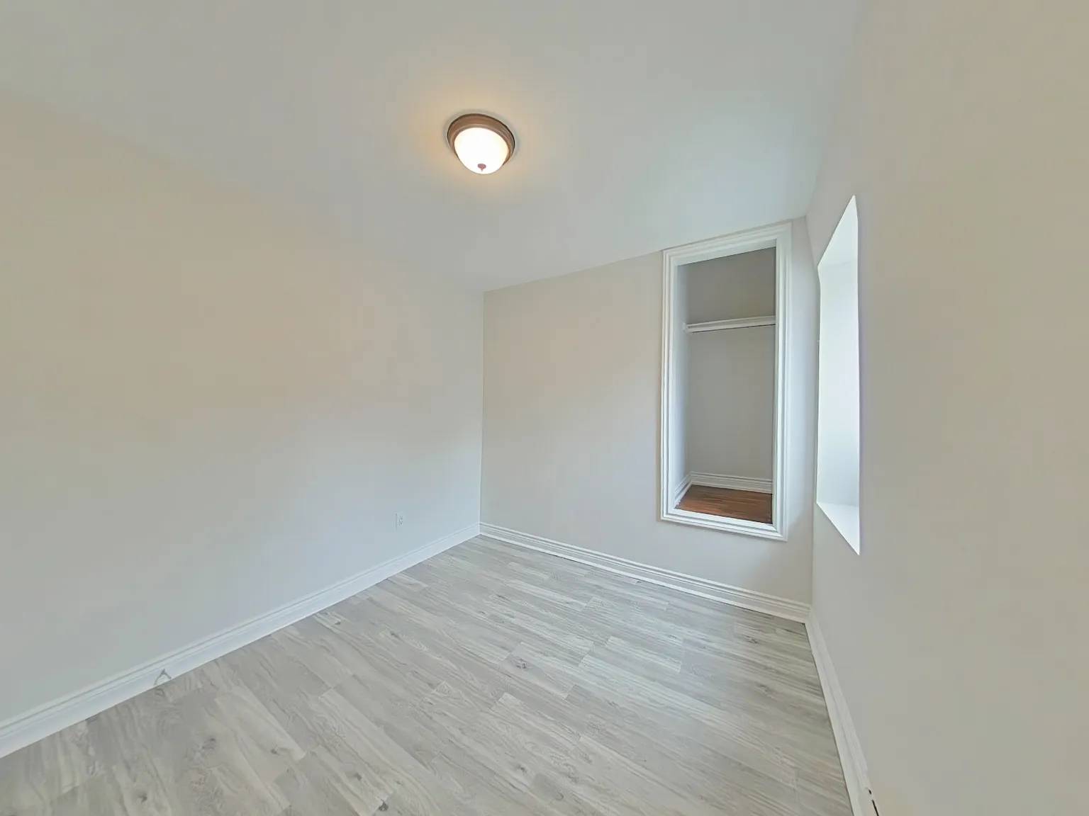 1154 Queen Street West — Photo 4