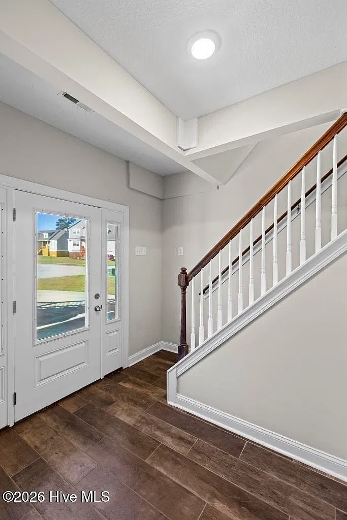 4 bed, 3.0 bath, $2,500 — Photo 2
