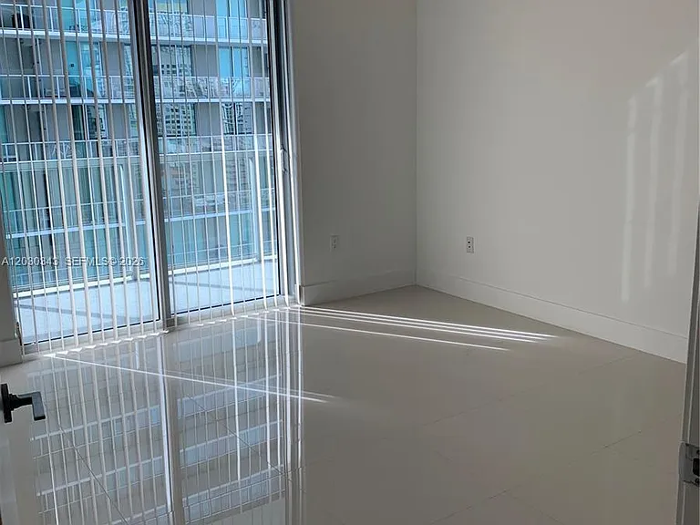 1111 SW 1st Ave #1815 — Photo 8