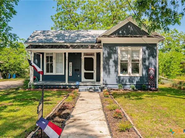 710 N Bowie St, Seguin, TX 78155
