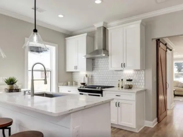 3418 Elmwood Dr, Alexandria, VA 22303