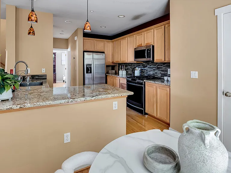 1601 NE Katsura St #501 — Photo 6