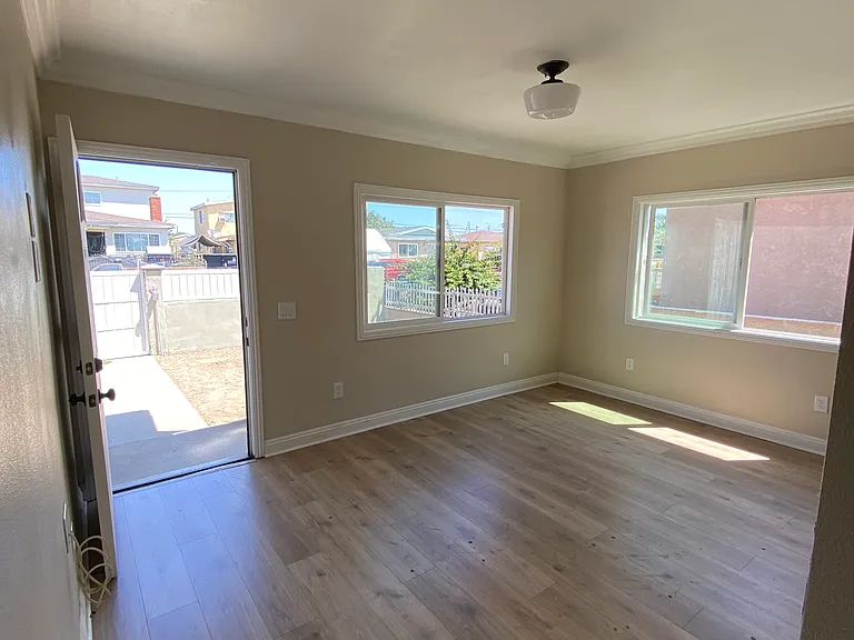 1030 E M St — Photo 8