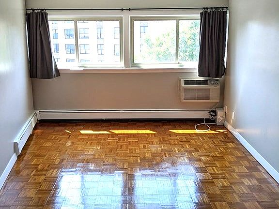 4th image of 348 Franklin St APT 4B