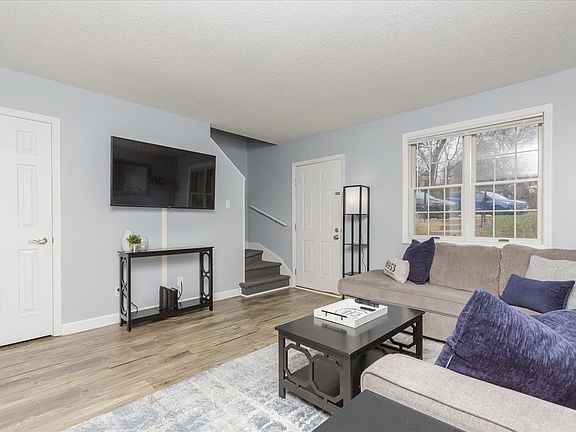 3rd image of 8953 S Swan Cir