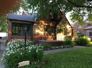 20853 Lake Rd, Rocky River, OH 44116