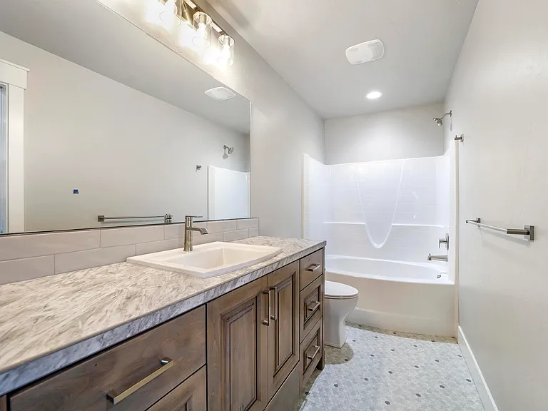 191 Woody Ave — Photo 12