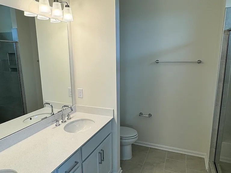 Master bedroom full bath