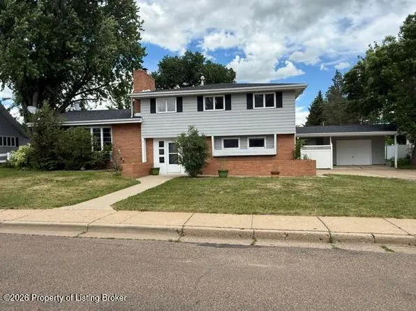 718 8th Ave W, Dickinson, ND 58601