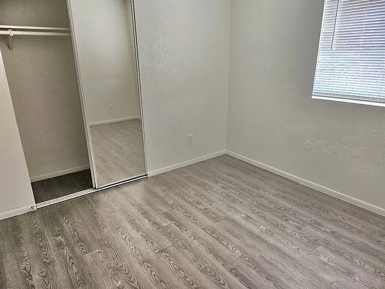 1725 W Vogel Ave #9 — Photo 9
