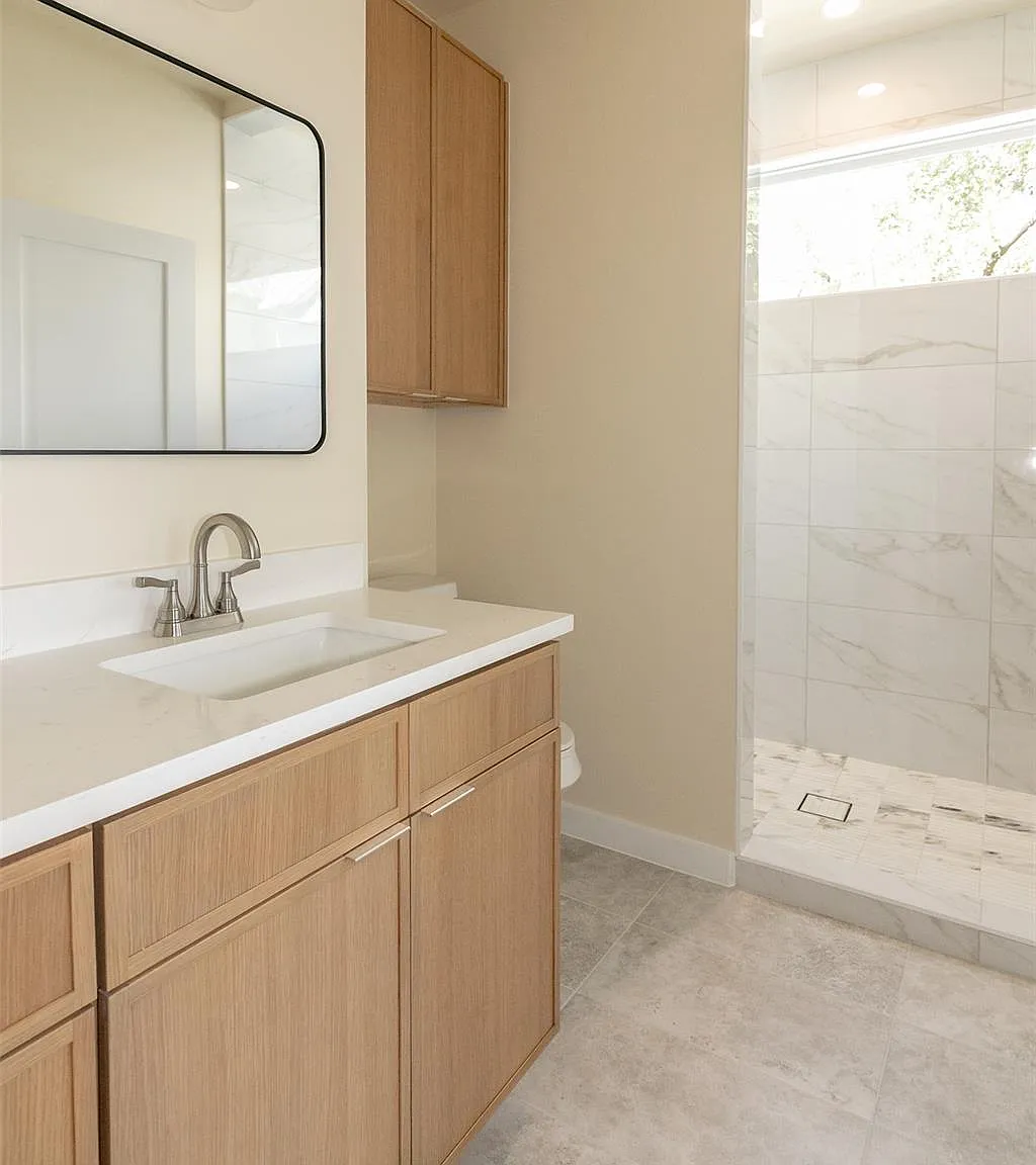 3 bed, 3.0 bath, 1026 sqft, $3,000 — Photo 2