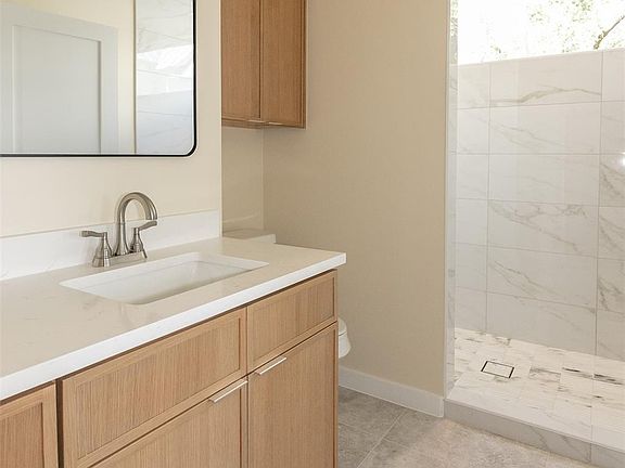 2nd image of 1012 W Milton St #2B