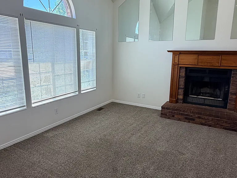 1925 E Sunset Dr — Photo 9