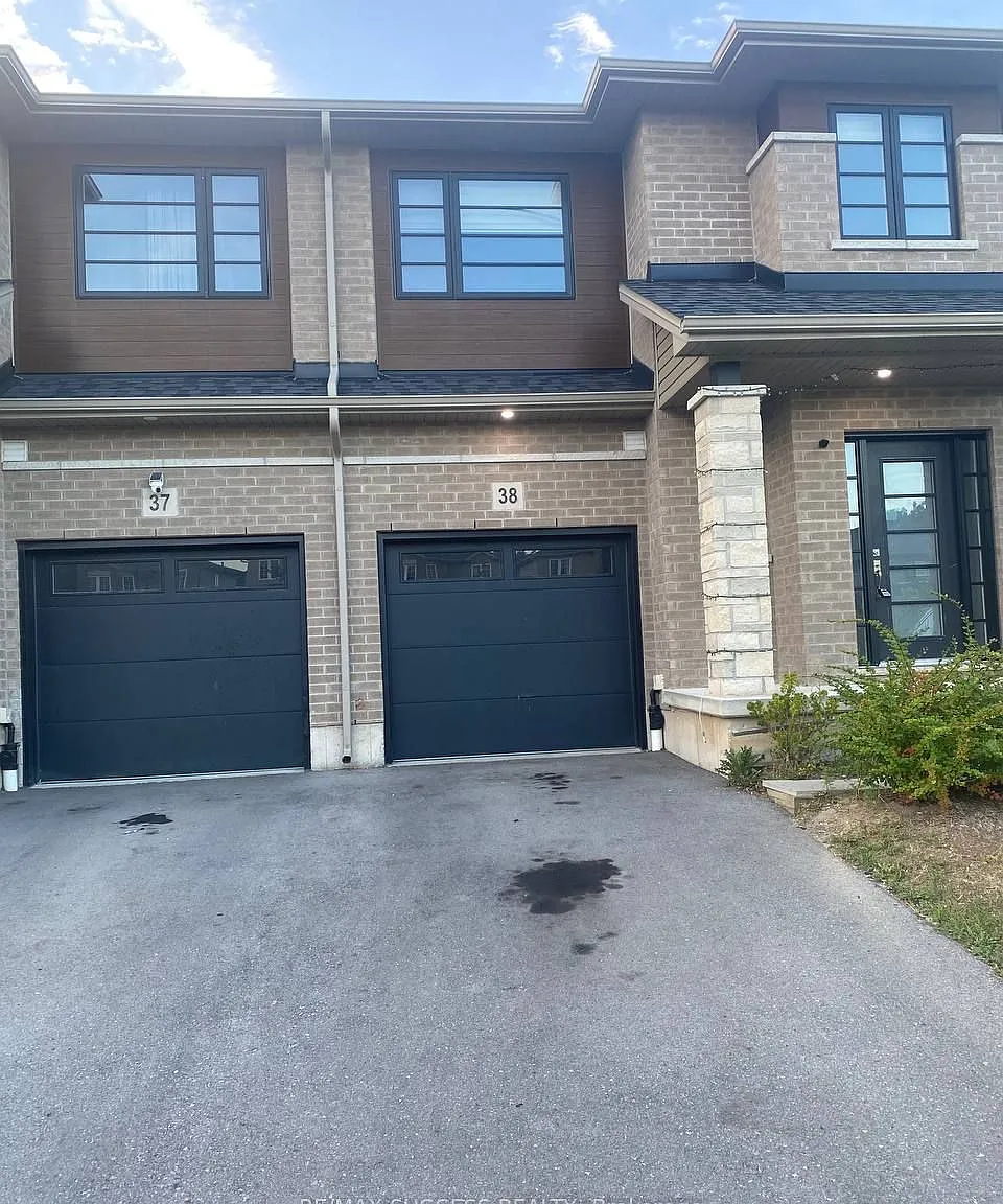 3 bed, $2,500 — Photo 1