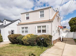 544 N 6th St, New Hyde Park, NY 11040