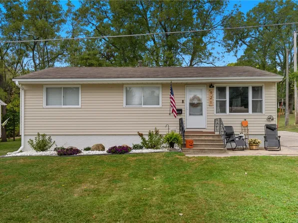 921 7th St SE, Mount Vernon, IA 52314
