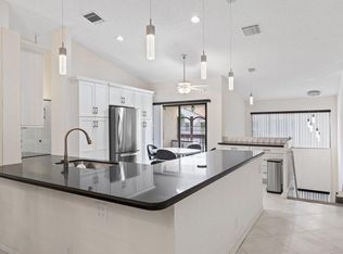 9704 Sills Dr E APT 202, Boynton Beach, FL 33437