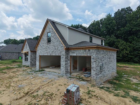 3rd image of 515 Garland Dr