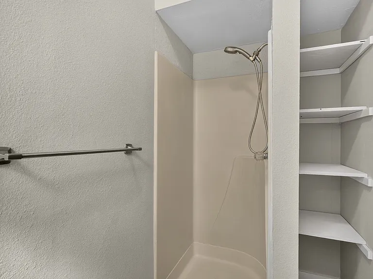 6020 NE Glisan St — Photo 17