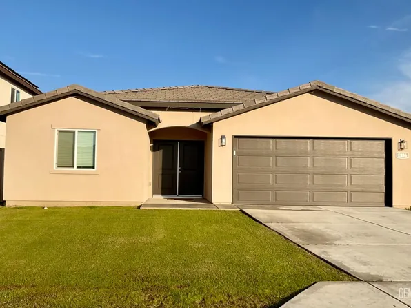 1836 Walnut Dr, Arvin, CA 93203