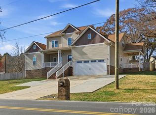 3211 Oakdale Rd, Charlotte, NC 28216