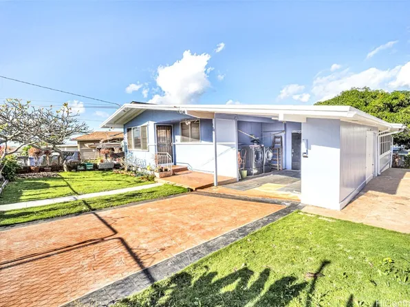 1368 Hoohui St, Pearl City, HI 96782