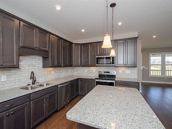 3rd image of 1308 Woodlawn Ct