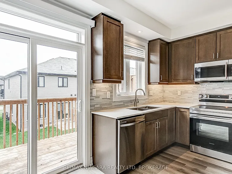 461 Blackburn Dr — Photo 18