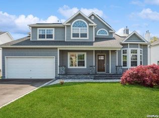 75 Beechwood Dr, Manorville, NY 11949