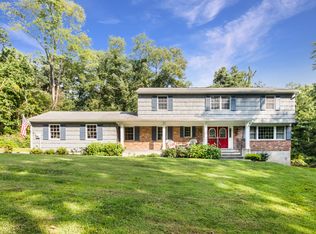 537 Revere Dr, Yorktown Heights, NY 10598