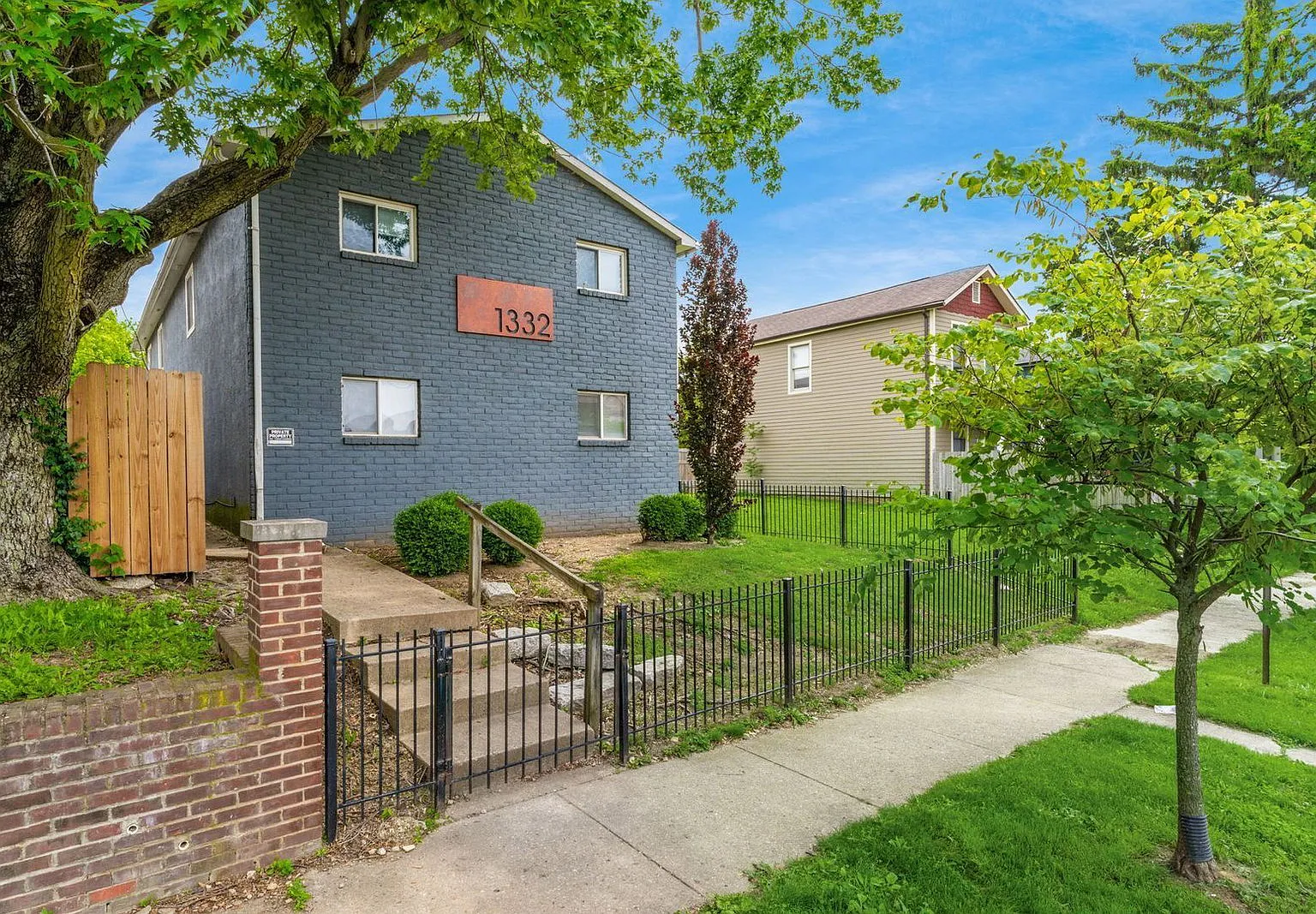 2 bed, 1.0 bath, $1,049 — Photo 2