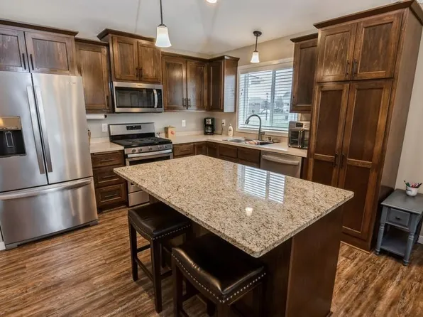 1302 Maplewood Ave SW, Isanti, MN 55040
