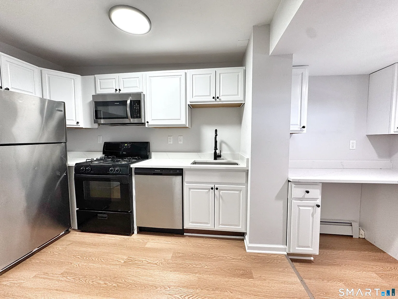 1 bed, 1.0 bath, 650 sqft, $1,595 — Photo 2