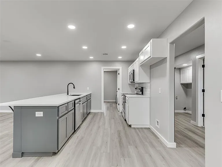 6917 Woodridge Ave — Photo 16