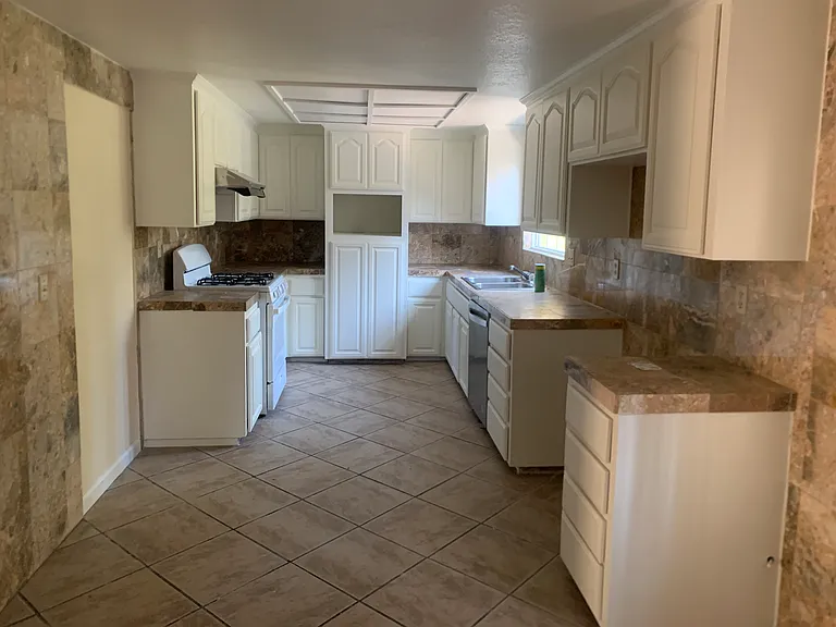 25181 Campus Dr — Photo 3
